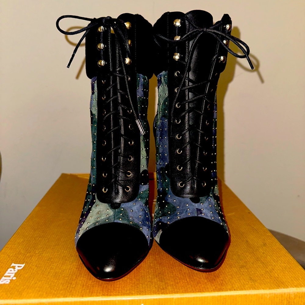 New Christian Louboutin Dakita Camo Print Studded Bootie size 38. ( no box )